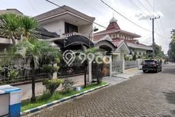 SEGERA MILIKI! Rumah di Waru, Surabaya, LT 165m2m² Bangunan 165m2m² SEGERA MILIKI! Rumah di Waru, Surabaya, LT 165m2m² Bangunan 165m2m²