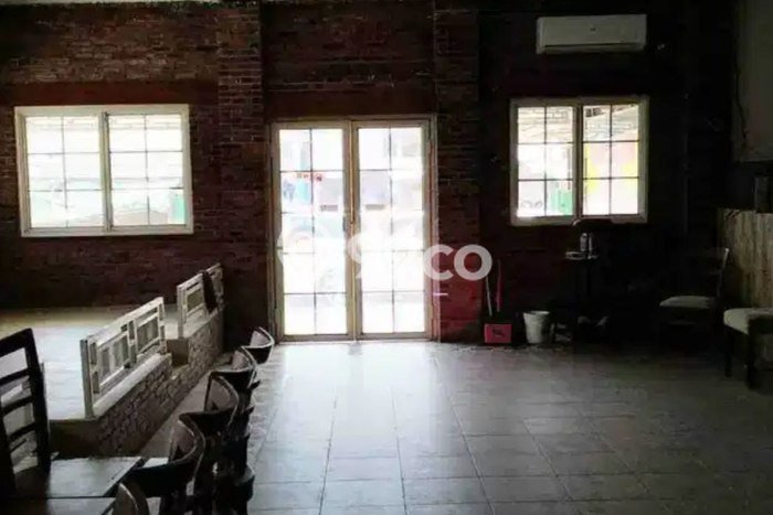Disewakan Ruko di Pusat Kota Surabaya Ramai Strategis Disewakan Ruko di Pusat Kota Surabaya Ramai Strategis
