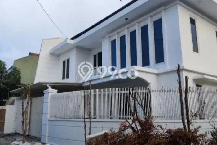 Siap Huni Rumah Mewah 5 Kamar di Tandes Dekat ke Mana Pun Siap Huni Rumah Mewah 5 Kamar di Tandes Dekat ke Mana Pun