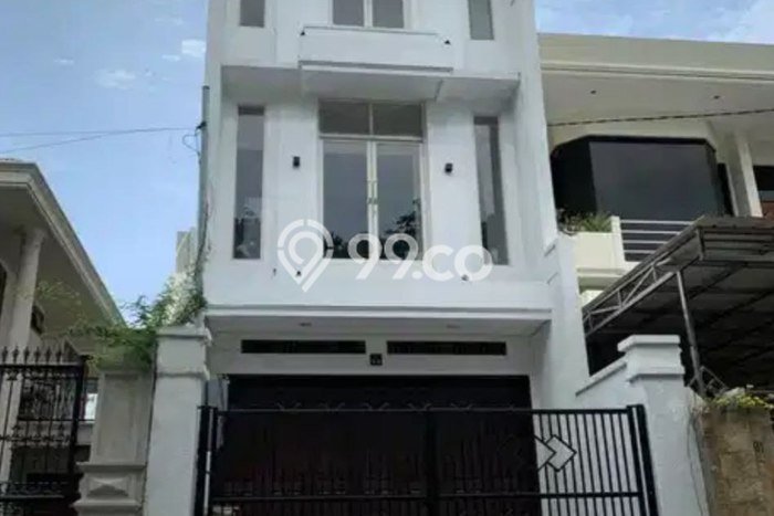 SPECIAL PROPERTY! Rumah di Sukomanunggal, LT 117m2m² LB 300m2m² SPECIAL PROPERTY! Rumah di Sukomanunggal, LT 117m2m² LB 300m2m²