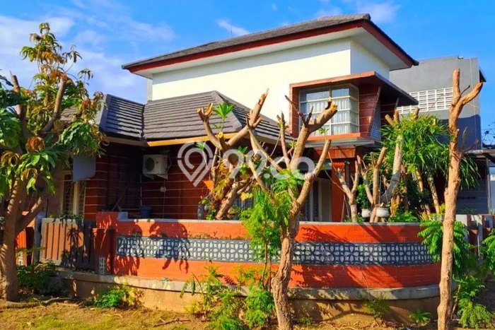 Rumah area Gedangan, Sidoarjo, Luas 233m2m² Bangunan 200m2m² - SEGERA MILIKI! Rumah area Gedangan, Sidoarjo, Luas 233m2m² Bangunan 200m2m² - SEGERA MILIKI!