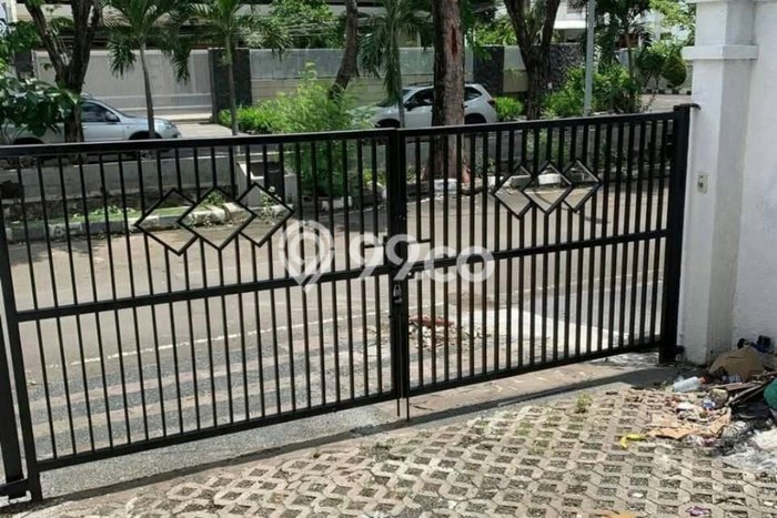 SPECIAL PROPERTY! Rumah di Sukomanunggal, LT 117m2m² LB 300m2m² SPECIAL PROPERTY! Rumah di Sukomanunggal, LT 117m2m² LB 300m2m²