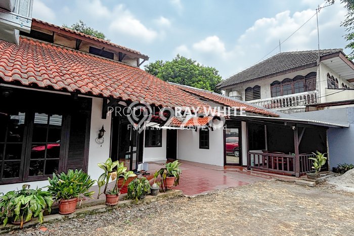 Dijual Rumah Luas Megah Dengan View Eksklusif di Cirendeu, Jakarta Selatan Dijual Rumah Luas Megah Dengan View Eksklusif di Cirendeu, Jakarta Selatan