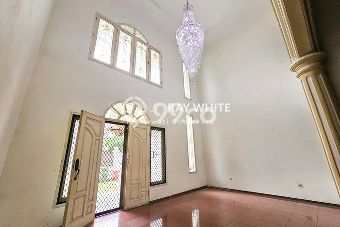 Rumah Elit LB 450m2 Siap Huni Desain Elegan di Jati Padang, Jakarta Selatan Rumah Elit LB 450m2 Siap Huni Desain Elegan di Jati Padang, Jakarta Selatan