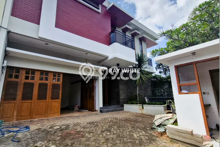 Sewa Rumah Harga Terjangkau di Kemang Jakarta Selatan dengan 4 Kamar Tidur Sewa Rumah Harga Terjangkau di Kemang Jakarta Selatan dengan 4 Kamar Tidur