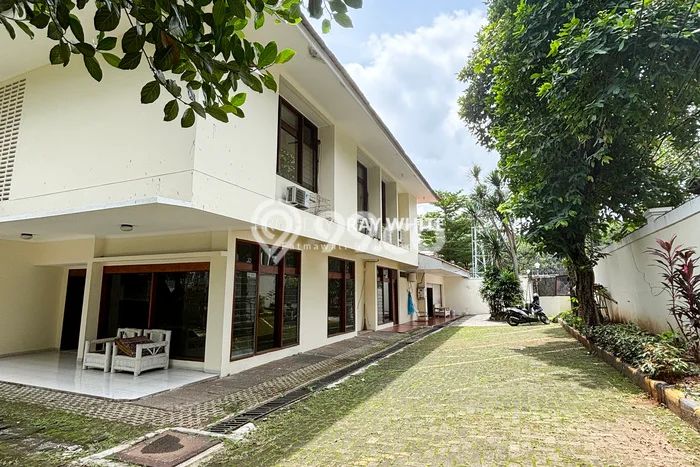 Hunian Modern dengan LT 1400m2 & LB 750m2 Disewakan di Kemang Hunian Modern dengan LT 1400m2 & LB 750m2 Disewakan di Kemang