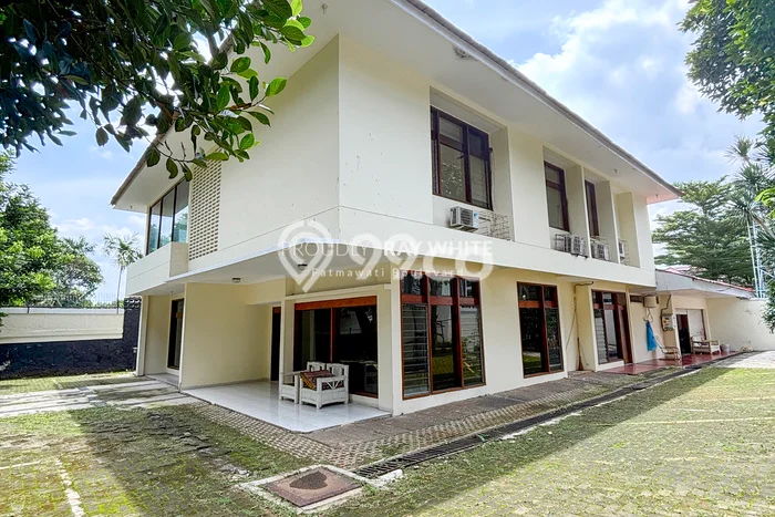 Hunian Modern dengan LT 1400m2 & LB 750m2 Disewakan di Kemang Hunian Modern dengan LT 1400m2 & LB 750m2 Disewakan di Kemang