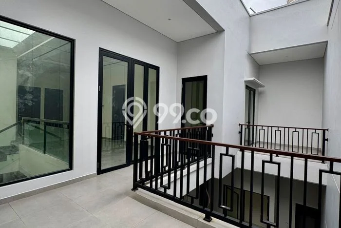 Rumah Mewah LB 405m2 Siap Pakai Desain Elegan di Citraland, Surabaya Rumah Mewah LB 405m2 Siap Pakai Desain Elegan di Citraland, Surabaya