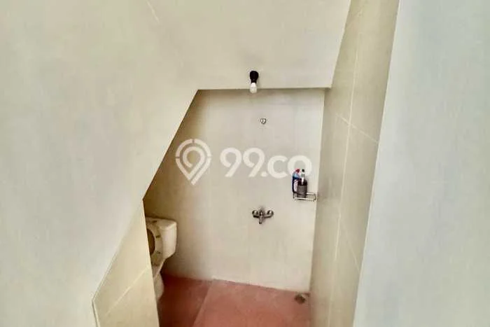 Disewakan Rumah Murah di Citraland Surabaya dengan 3 KT Disewakan Rumah Murah di Citraland Surabaya dengan 3 KT