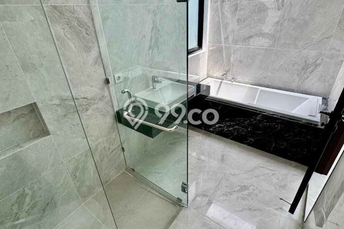 Rumah Luxury Modern Tanpa Renovasi di Citraland Surabaya Rumah Luxury Modern Tanpa Renovasi di Citraland Surabaya