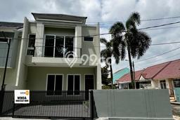Jual Rumah Mewah Megah Dengan View Eksklusif di Villa Melati Mas, Tangerang Selatan Jual Rumah Mewah Megah Dengan View Eksklusif di Villa Melati Mas, Tangerang Selatan