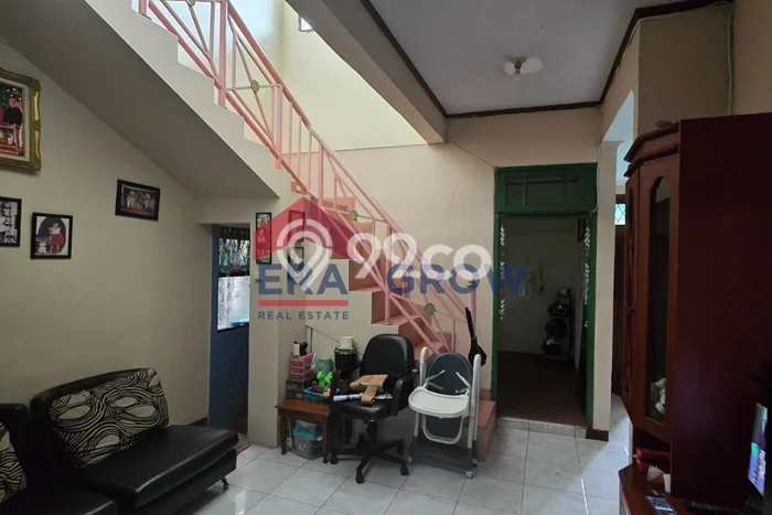 Rumah Strategis Modern Lb 200m2 di Kebon Jeruk, Jakarta Barat Rumah Strategis Modern Lb 200m2 di Kebon Jeruk, Jakarta Barat