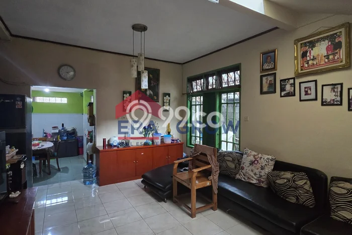 Rumah Strategis Modern Lb 200m2 di Kebon Jeruk, Jakarta Barat Rumah Strategis Modern Lb 200m2 di Kebon Jeruk, Jakarta Barat