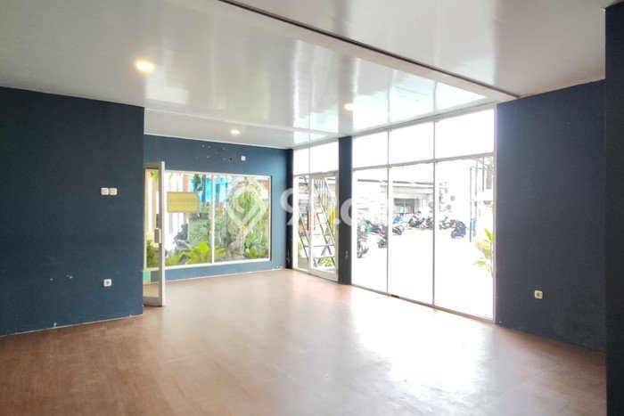 Ruko For Rent di , Luas 88m2m², Area Bisnis, Jalan Utama Ruko For Rent di , Luas 88m2m², Area Bisnis, Jalan Utama