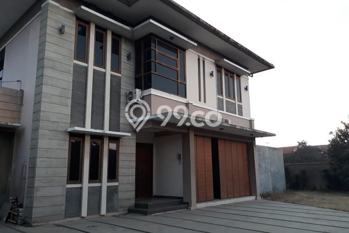 Rumah Mewah LB 500m2 Siap Pakai Desain Elegan di Soekarno Hatta, Bandung Rumah Mewah LB 500m2 Siap Pakai Desain Elegan di Soekarno Hatta, Bandung