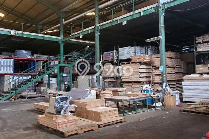 Gudang Disewa di Tangerang dengan LB 4692m2 Area Komersial Ramai Gudang Disewa di Tangerang dengan LB 4692m2 Area Komersial Ramai