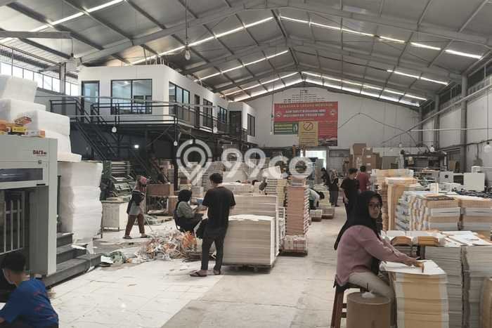 Unit Gudang Disewa Lokasi Dayeuhkolot, Bandung Spesifikasi Luas Bangunan 1690m2 Unit Gudang Disewa Lokasi Dayeuhkolot, Bandung Spesifikasi Luas Bangunan 1690m2
