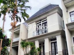 Rumah Luxury Modern Tanpa Renovasi di Warung Buncit Jakarta Selatan Rumah Luxury Modern Tanpa Renovasi di Warung Buncit Jakarta Selatan