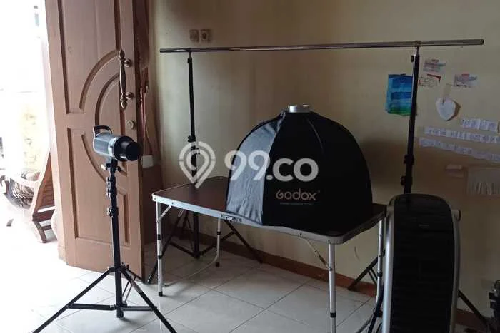 Rumah Strategis Modern Lb 180m2 di Ciputat, Tangerang Selatan Rumah Strategis Modern Lb 180m2 di Ciputat, Tangerang Selatan