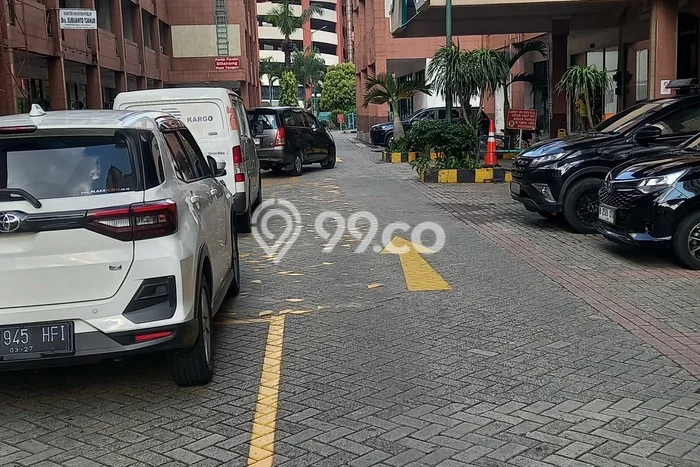 LOKASI PREMIUM! Ruko di , Luas 301m2m², Jalan Utama, Area Komersial LOKASI PREMIUM! Ruko di , Luas 301m2m², Jalan Utama, Area Komersial