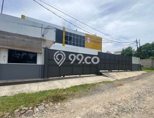 Area Ramai! Gudang Dijual di Ciomas untuk Bisnis Luas Bangunan 500m2 Area Ramai! Gudang Dijual di Ciomas untuk Bisnis Luas Bangunan 500m2