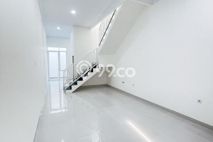 LOKASI STRATEGIS! Ruko di , Luas 100m2m², Pusat Bisnis, Jalan Utama LOKASI STRATEGIS! Ruko di , Luas 100m2m², Pusat Bisnis, Jalan Utama