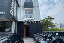 Disewakan Ruko Area Komersial di , Luas 153m2m², Siap Usaha Disewakan Ruko Area Komersial di , Luas 153m2m², Siap Usaha