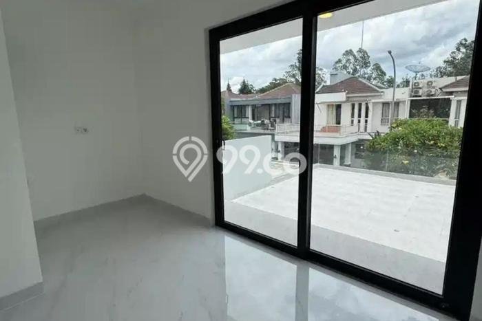 Rumah Elit Modern Tanpa Renovasi di BSD City Tangerang Rumah Elit Modern Tanpa Renovasi di BSD City Tangerang
