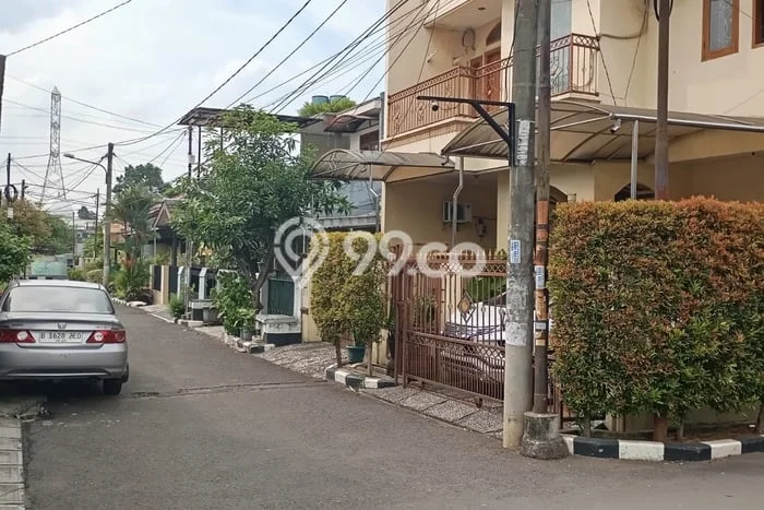 Dijual Rumah 4 Kamar Lokasi Ideal Bagus dan Strategis di Ciledug Dijual Rumah 4 Kamar Lokasi Ideal Bagus dan Strategis di Ciledug