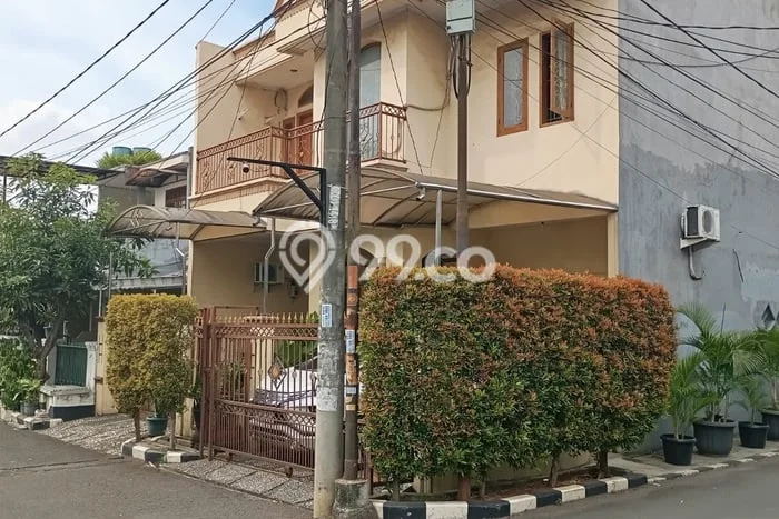 Dijual Rumah 4 Kamar Lokasi Ideal Bagus dan Strategis di Ciledug Dijual Rumah 4 Kamar Lokasi Ideal Bagus dan Strategis di Ciledug