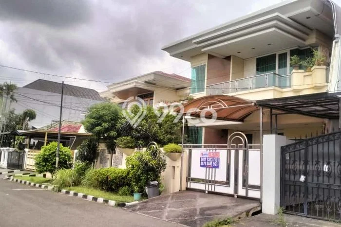 Rumah Elit LB 300m2 Siap Pakai Desain Elegan di Joglo, Jakarta Barat Rumah Elit LB 300m2 Siap Pakai Desain Elegan di Joglo, Jakarta Barat
