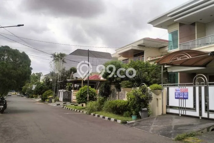 Rumah Elit LB 300m2 Siap Pakai Desain Elegan di Joglo, Jakarta Barat Rumah Elit LB 300m2 Siap Pakai Desain Elegan di Joglo, Jakarta Barat