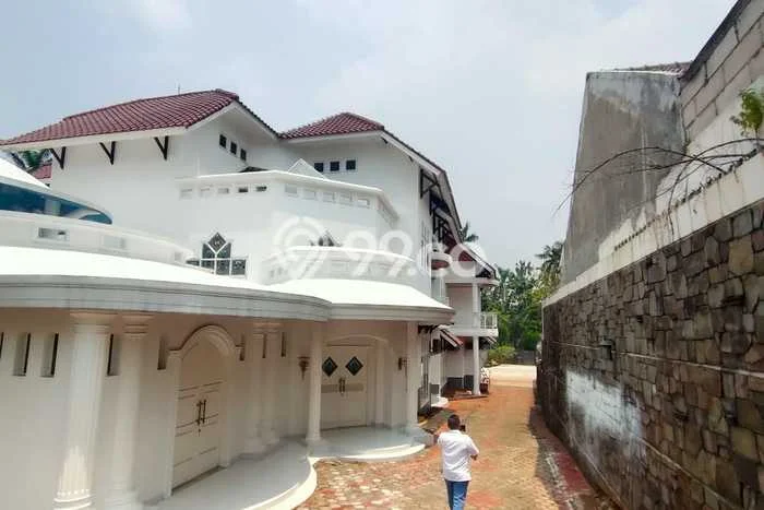 Hunian Elit LB 500m2 Siap Pakai Desain Elegan di Bambu Apus, Jakarta Timur Hunian Elit LB 500m2 Siap Pakai Desain Elegan di Bambu Apus, Jakarta Timur
