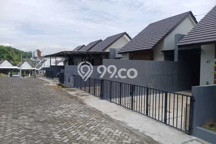 PROPERTI PILIHAN! Rumah area Ngaliyan, Luas 45m2m² LB 120m2m² PROPERTI PILIHAN! Rumah area Ngaliyan, Luas 45m2m² LB 120m2m²