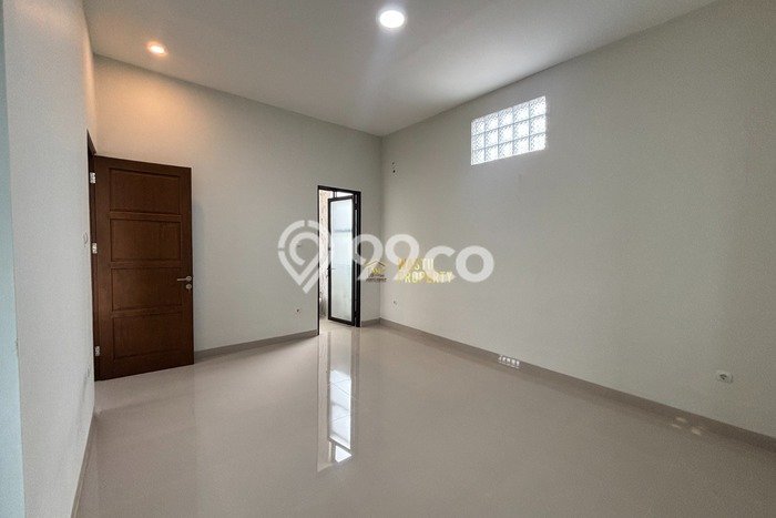 For Sale Rumah 4 Kamar Lokasi Strategis Bagus dan Strategis di Depok For Sale Rumah 4 Kamar Lokasi Strategis Bagus dan Strategis di Depok