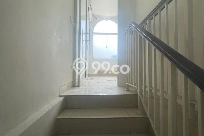 Ruko For Rent di , Luas 162m2m², Area Strategis Ruko For Rent di , Luas 162m2m², Area Strategis