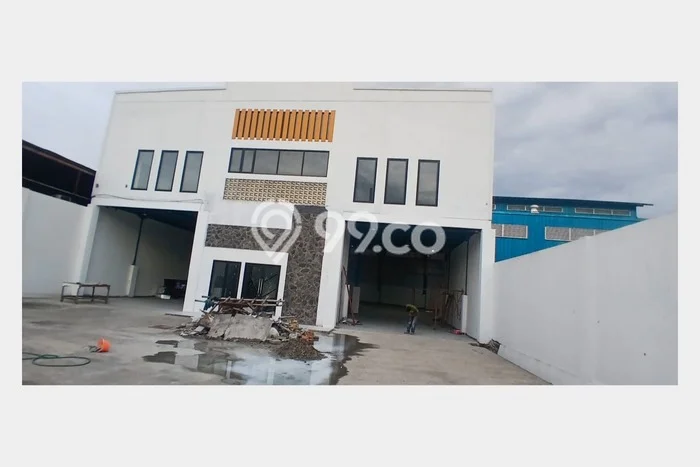 Gudang Disewa di Bekasi dengan LB 1200m2 Area Komersial Ramai Gudang Disewa di Bekasi dengan LB 1200m2 Area Komersial Ramai