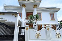 Rumah Elit Modern Tanpa Renovasi di BSD Tangerang Rumah Elit Modern Tanpa Renovasi di BSD Tangerang