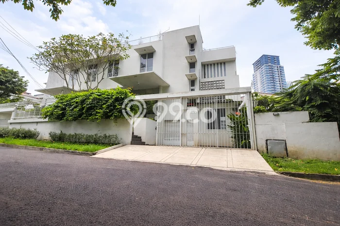 Rumah sewa siap pakai 4 KT di Kuningan, Jakarta Selatan Rumah sewa siap pakai 4 KT di Kuningan, Jakarta Selatan