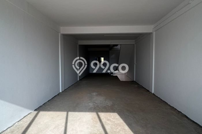 Dijual Ruko Strategis di , Luas 240m2m², Jalan Utama, Area Bisnis Dijual Ruko Strategis di , Luas 240m2m², Jalan Utama, Area Bisnis
