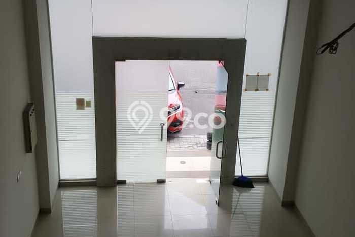Ruko Disewa di Bekasi dengan LB 220m2 Area Komersial Ramai Ruko Disewa di Bekasi dengan LB 220m2 Area Komersial Ramai