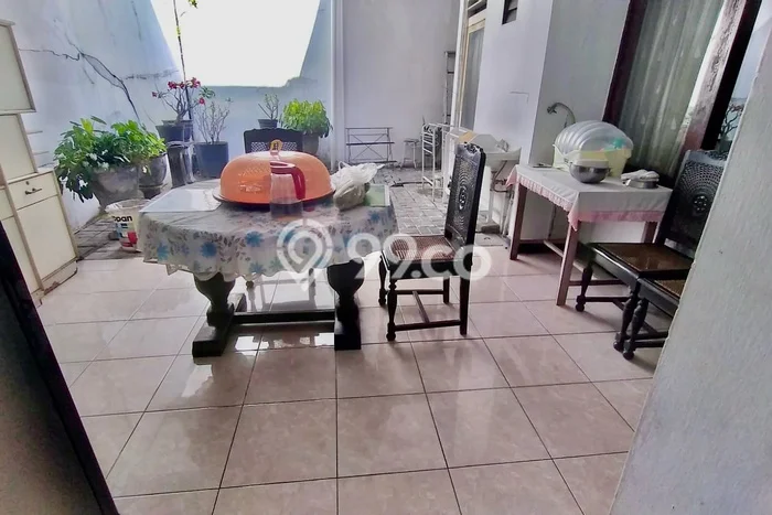 Rumah Strategis Modern Lb 220m2 di Dukuh Pakis, Surabaya Rumah Strategis Modern Lb 220m2 di Dukuh Pakis, Surabaya