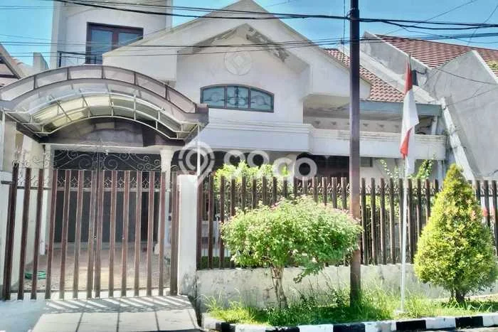 Rumah Strategis Modern Lb 220m2 di Dukuh Pakis, Surabaya Rumah Strategis Modern Lb 220m2 di Dukuh Pakis, Surabaya