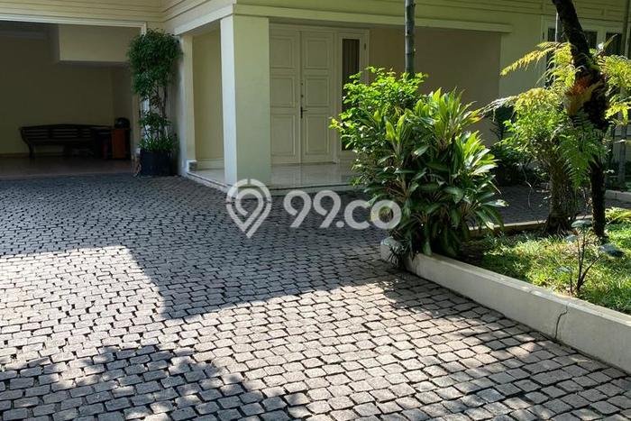 Rumah Modern Disewakan di Menteng Jakarta Pusat Lokasi Sangat Strategis Rumah Modern Disewakan di Menteng Jakarta Pusat Lokasi Sangat Strategis