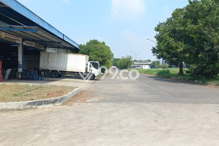 Gudang Disewa di Bekasi dengan LB 5922m2 Area Komersial Ramai Gudang Disewa di Bekasi dengan LB 5922m2 Area Komersial Ramai