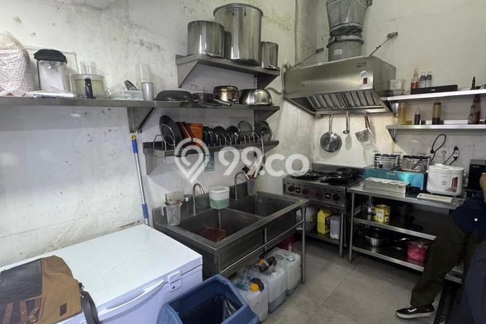 Ruko Dijual di Prime Area Jakarta Barat Luas 126m2 Ruko Dijual di Prime Area Jakarta Barat Luas 126m2