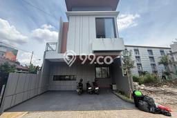 Dijual Hunian Rumah Nyaman 3 KT di Lebak Bulus, Jakarta Selatan Dijual Hunian Rumah Nyaman 3 KT di Lebak Bulus, Jakarta Selatan