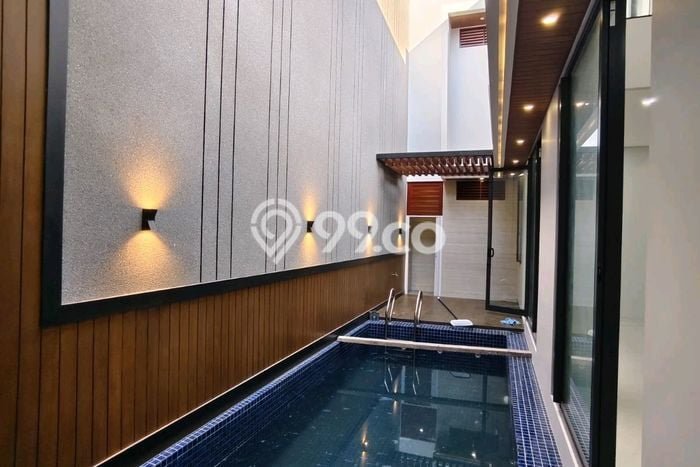 Ready to Use! Premium House LT 200m2 Desain Modern di Kedung Baruk Ready to Use! Premium House LT 200m2 Desain Modern di Kedung Baruk