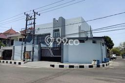 Rumah Elit Modern Tanpa Renovasi di Nginden Surabaya Rumah Elit Modern Tanpa Renovasi di Nginden Surabaya
