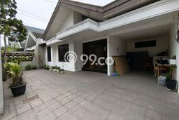Rumah 4 KT 3 KM Fully Furnished di Lokasi Prestisius , Bandung Rumah 4 KT 3 KM Fully Furnished di Lokasi Prestisius , Bandung